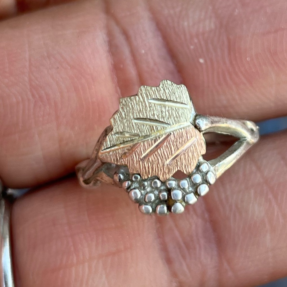 Gorgeous vintage Black Hills gold 12k yellow and rose gold 925 sterling silver
